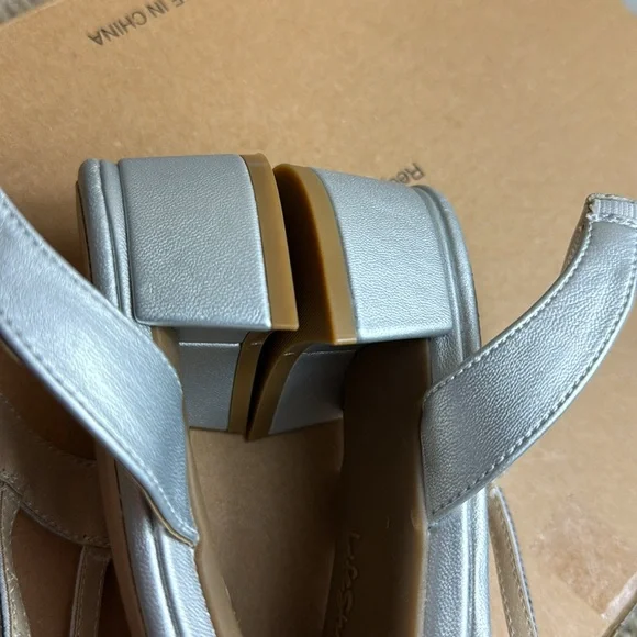 NWOT - Lifestride Womens Joy Strappy Sandal, Silver, Size 8.5W - Picture 6 of 16